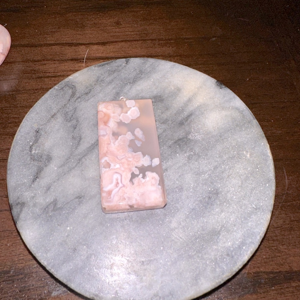 Flower agate pendant